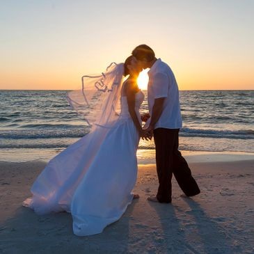 beach wedding Officiant in Iowa